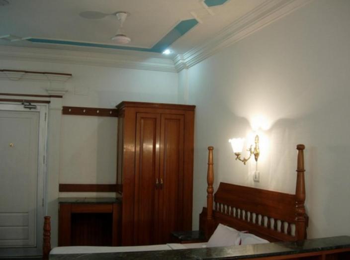 Ananda Krishna Van Vrindavan Bilik gambar