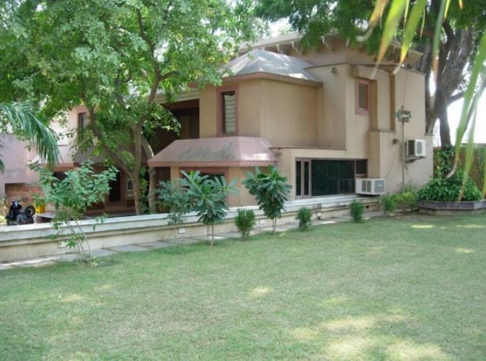 Ananda Krishna Van Vrindavan Luaran gambar